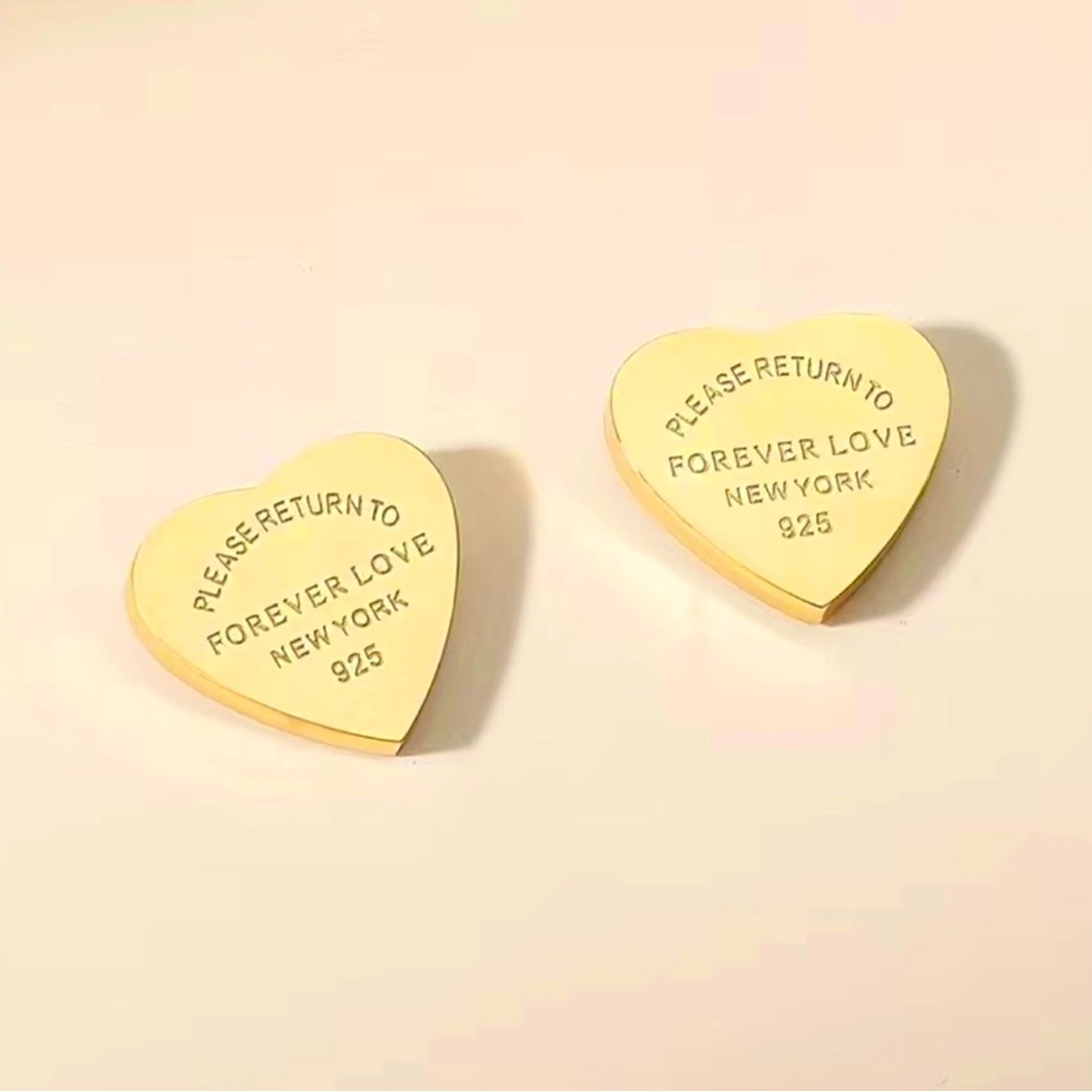 Golden Heart 14K Gold Plated Stud Earrings Brand New ✨